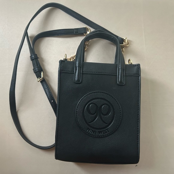 Nine West Black and Gold Crossbody Bag with Sleek Design - Picture 1 of 2